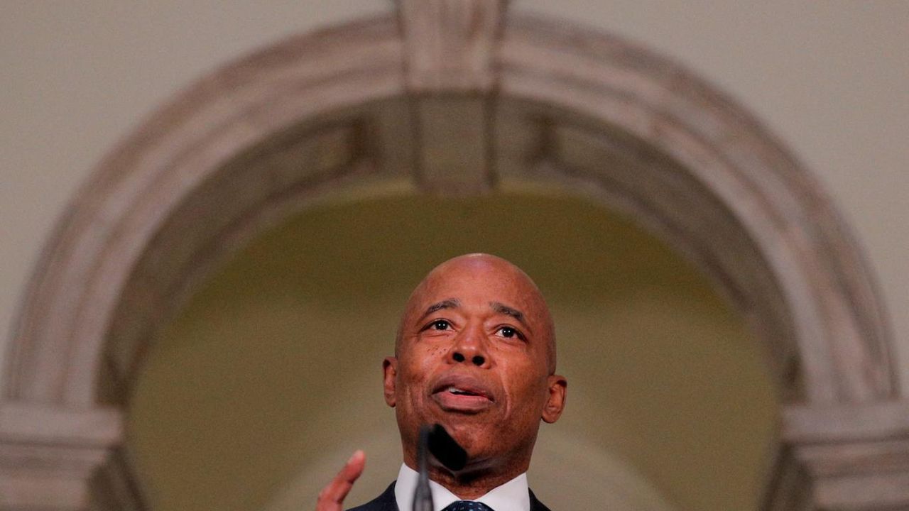 New York Belediye Başkanı Adams’a “İslamofobi” davası