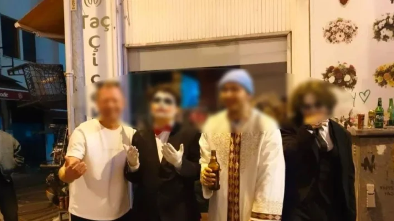 İmam cübbesiyle partiye katıldığı için gözaltına alınan genç serbest