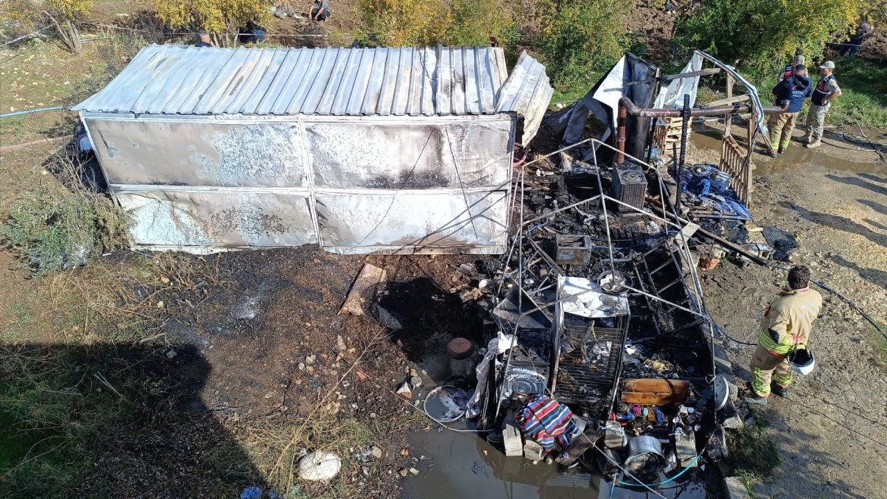 Hatay’da konteyner yangını: Biri bebek hayatını kaybetti