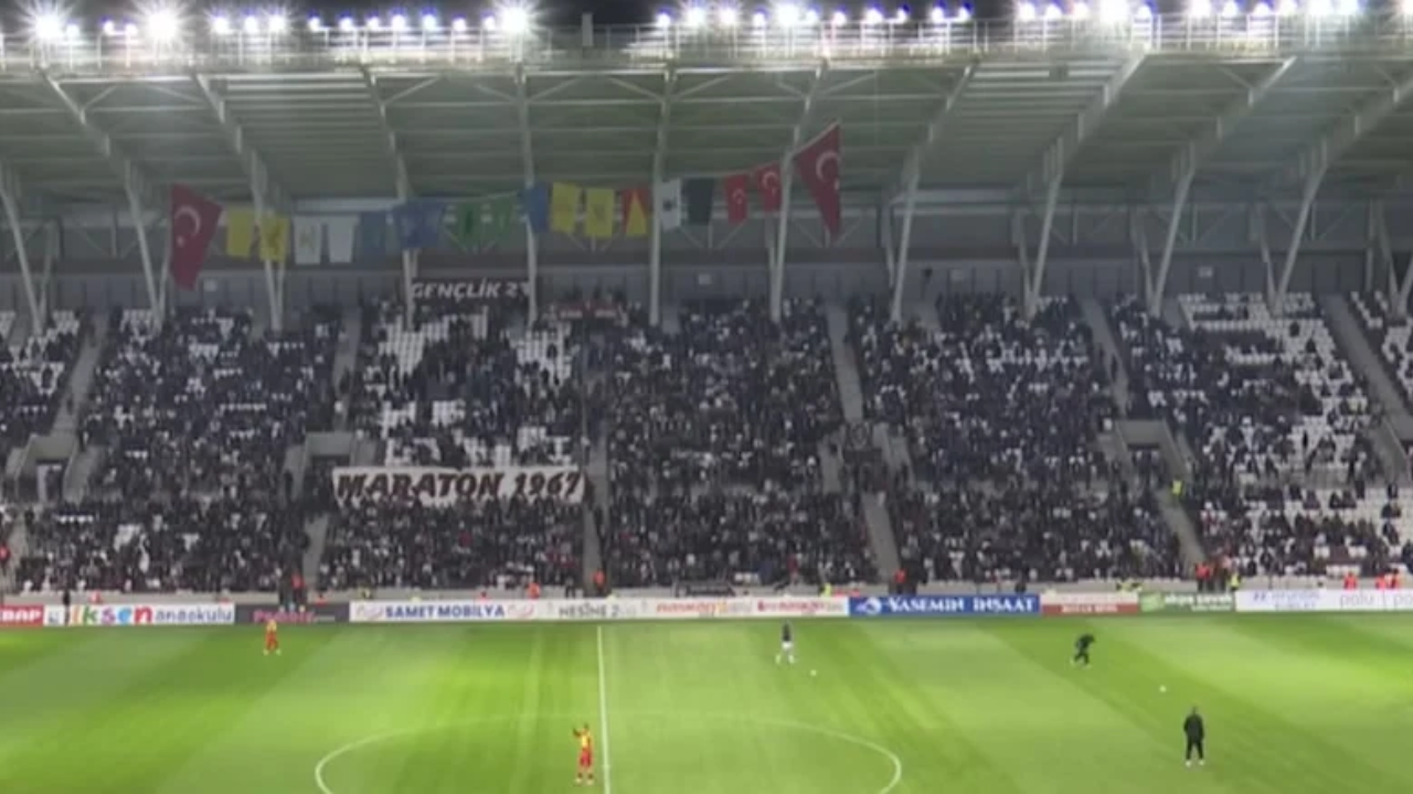 Tribünde “Ölürüm Türkiye’m” gerilimi