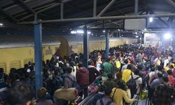 Hindistan’da tren felaketi: İzdihamda 16 kişi hayatını kaybetti