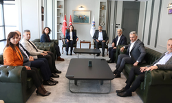 DEM Parti, PKK’nin silah bırakma çağrısı sonrası DİSK ile görüştü