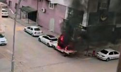 Diyarbakır’da park halindeki otomobil yangında kül oldu