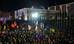 İmamoğlu'na destek için Saraçhane'de on binlerce kişi toplandı
