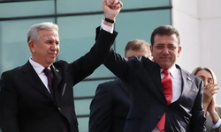 Mansur Yavaş’tan Ekrem İmamoğlu’na destek: Adaylık kararımı askıya alıyorum