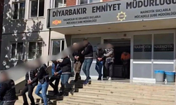 Diyarbakır’da eş zamanlı operasyon: 29 kişi tutuklandı, cephanelik ele geçirildi