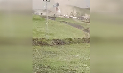 Kars’ta dolu ve fırtına: köyde çatılar zarar gördü