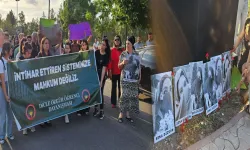Sena Düzgün için üniversite kampüsünde yürüyüş