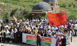 Binlerce kişi Kürtçeye statü talebiyle yürüdü