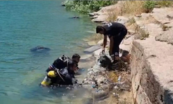 Dicle Baraj Gölü’nde dalgıçlardan dip temizliği