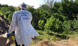 Elazığ’da kimliği belirsiz erkek cesedi ağaçta bulundu