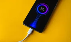Yaz sıcağında telefonlarınızı şarjda bırakmayın uyarısı