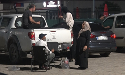 Tahliyeler başladı, aileler cezaevi önünde bekliyor
