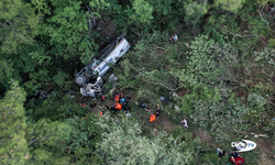 Yangına su taşıyan tanker şarampole yuvarlandı: 3 ölü