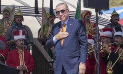 Erdoğan Ahlat’ta: Türk-Kürt-Arap Birliğiyle Tarihin Şanlı Sayfalarına İmza Attık