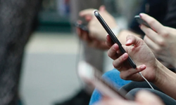 Güney Kore’de derslerde telefon yasaklandı