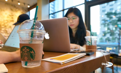 Starbucks, müşterilerinin bilgisayarla gelmesini yasakladı