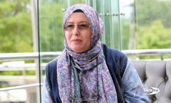 Ünlü yazar, Diyanet'in hutbesine tepki göstermek için başını açacak