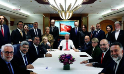 Cem Küçük: Uçaktaki sorular önceden alınıyor, istenmeyenler çıkarılıyor