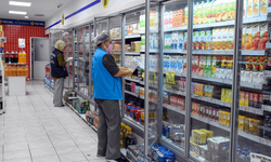 Diyarbakır’da tarihi geçmiş 1 ton gıda ürünü imha edildi