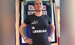 “Allah lezbiyendir” yazılı  tişörte 2,5 yıl hapis