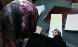 Almanya’da başörtüsünü çıkarmayan yargıca “görev yapamaz” kararı