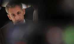 Eski Fransa Cumhurbaşkanı Sarkozy bugün hapse giriyor