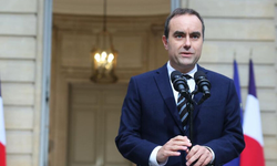 Fransa'da dün hükümeti kuran yeni başbakan bugün istifa etti