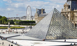 Soyulan Louvre Müzesi yeniden açıldı