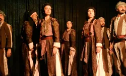Ödüllü Kürtçe oyun “Ji Kela Dimdimê” yeniden sahnede