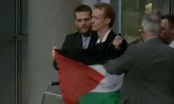 "Gazze" protestosu: Filistin bayrağı açan ziyaretçi salondan çıkarıldı