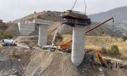 Diyarbakır'da köprü inşaatı çöktü: Üç ölü