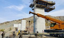 Diyarbakırda köprü inşaatı çöktü: Ölü sayısı dörde yükseldi