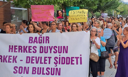 Sur’da cüppeli, sarıklı bir grup kadınların evini bastı