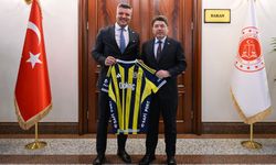 İmzalı forma tartışmasına Fenerbahçe’den açıklama
