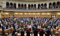 Avusturya'da çocuklara başörtü yasaklandı