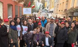 İtalyan Lisesi'nde çalışan Türk öğretmenler greve çıktı