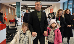 Özgür Özel, Ferdi Zeyrek’in kızlarını okula götürdü