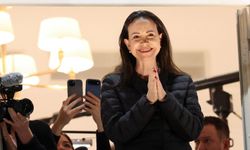 Muhalefet lideri, ödülü almak için kılık değiştirerek balıkçı teknesiyle ülkeden ayrıldı