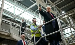 Trump’a protesto eden işçi için 800 bin dolar bağış