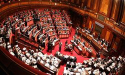 Britanya’da 16 yaş altına sosyal medya yasağına onay