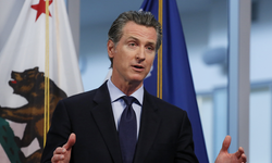 Vali Newsom, Trump'a boyun eğen Avrupalı liderlere: Biraz omurgalı olun