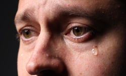 İnsanlar neden ağlar? Gözyaşının bilinmeyen işlevi