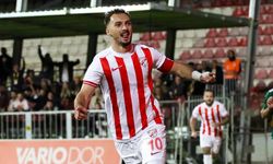 Gol krallığı yarışında ikinci sırada: Amedspor, Hasani'yi bitirdi