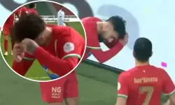 Sahada futbolcular, tribünde taraftarlar: Rojava unutulmadı