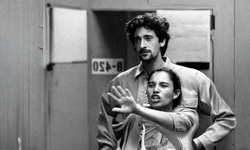 Dicle Öneriyor: "Ekmek istiyoruz ama gülleri de"