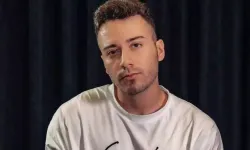 Enes Batur havalimanında gözaltına alındı