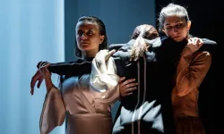 Barok ezgilerden Kürtçe klamlara: Çok dilli opera