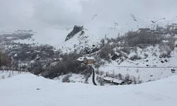 Doğu’da kar ulaşımı durdurdu: 148 yerleşim yeri kapalı