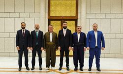 Suriye’de ilk resmi Newroz: Sarayda temas sokakta gerilim